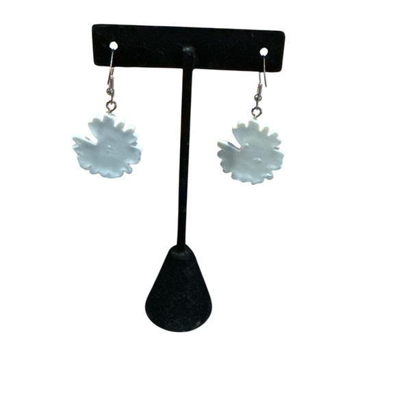 3/$20 Daisy Flower Drop Earrings in White and Yellow “you pick 3” - Picture 4 of 7